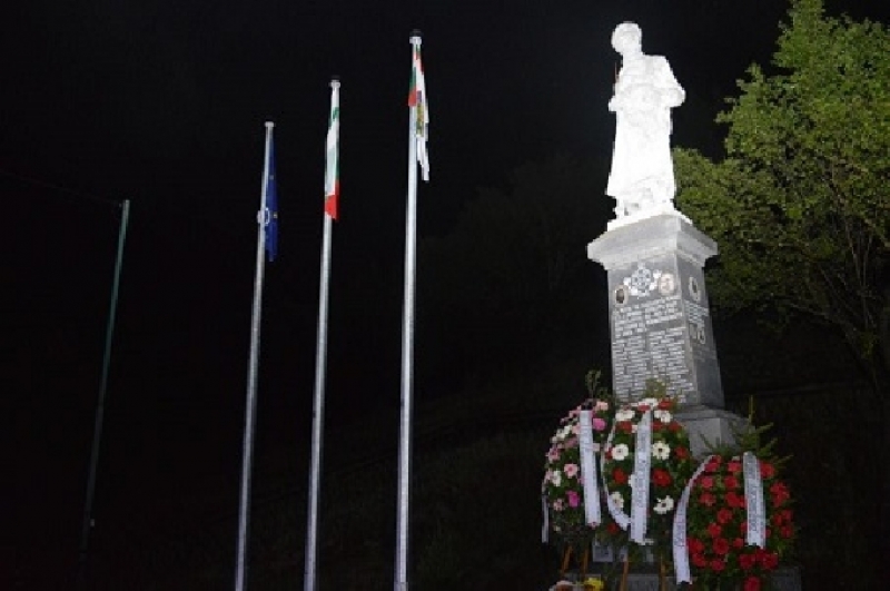 Обновеният Паметник на загиналите във войните от Бучин проход събра жители и гости на селото в деня на Ботев