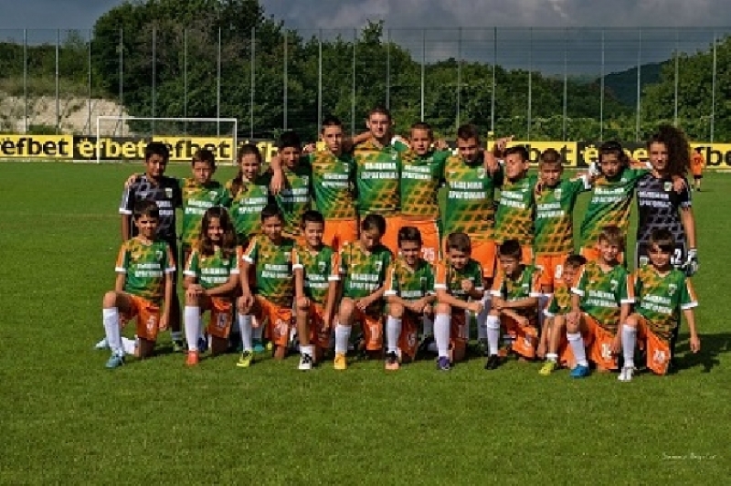 Награда за „Феърплей“ грабна Детският футболен отбор на община Драгоман от турнир в Балчик