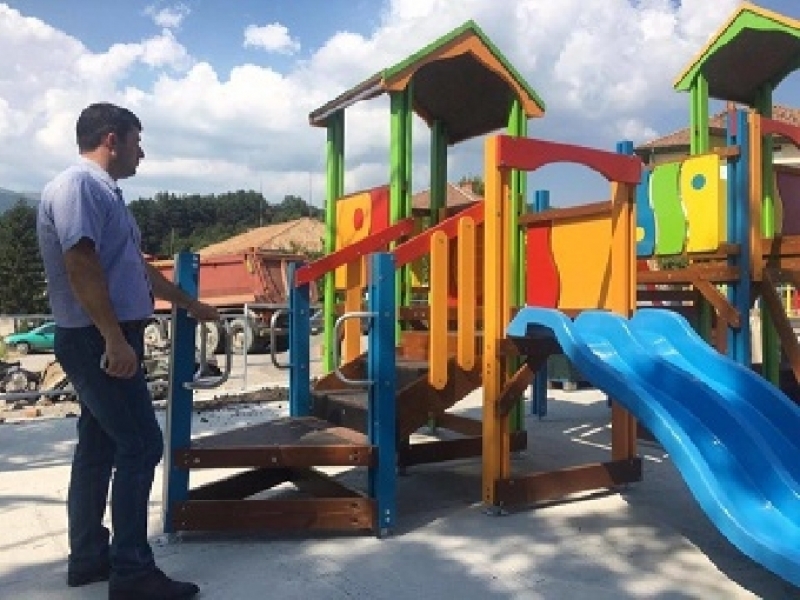 Откриват нова детска площадка и първият саниран блок в Годеч