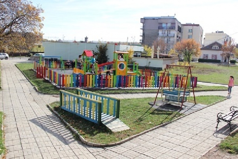 Нова детска площадка в Драгоман