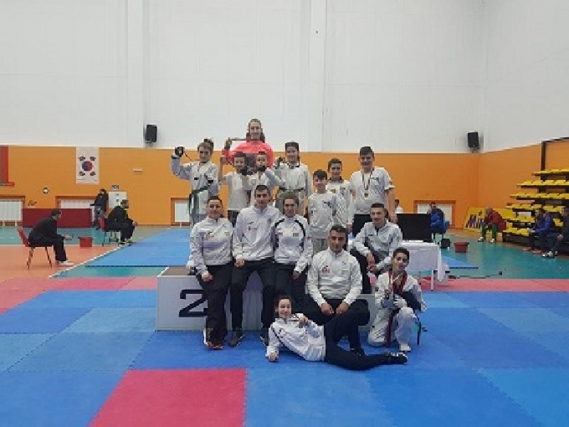 Свогенските деца с 14 медала от Държавното първенство по таекуондо