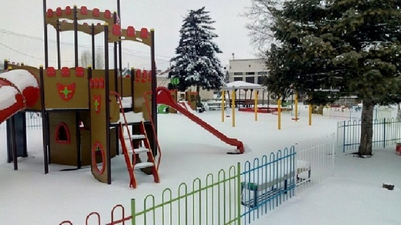 Отлага се откриването на детска площадка в Костинброд заради лошите атмосферни условия