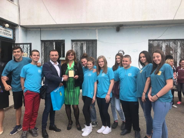 Ученички от Костинброд с призови места на конкурс за есе, посветен на българското Европредседателство