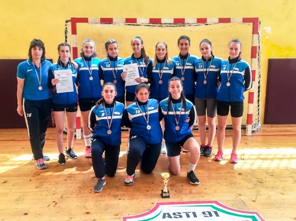 Девойките на ХК „Ники спорт” с бронзови медали от ДП по хандбал