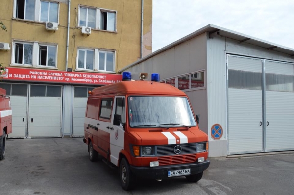 Доброволното формирование в Костинброд получи автомобил за спасителна дейност от РД ПБЗН-София
