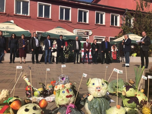 С вкусни гозби и богата програма Петърч посрещна гостите на Празника на зелето