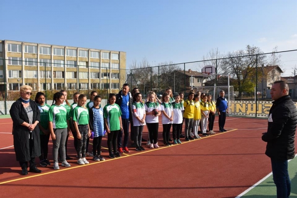 ПГВМСС „Св. Георги Победоносец“ бе домакин на турнир по хандбал за момичета 