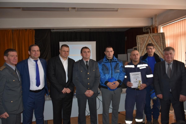 Наградиха победителите в областния етап на „Пожарникар на годината“
