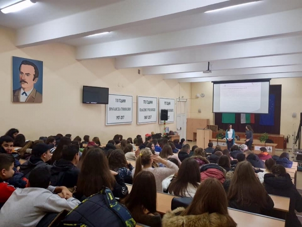 „Работилница за репортери 2019 - Пътят към дома“ с информационна кампания във Враца