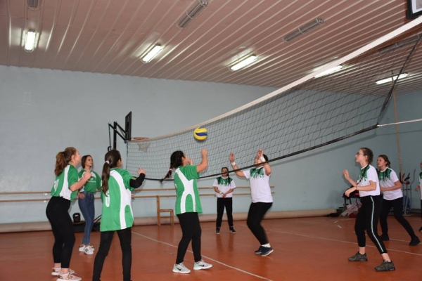 Момичетата I ОУ „Васил Левски“ спечелиха ученически волейболен турнир