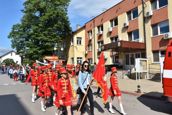 С шествие и концерт в Костинброд отбелязаха 24 май