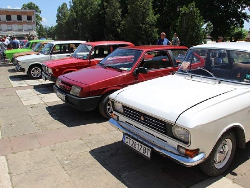 Впечатляващи возила и тази година участваха в Парада на руските и съветски автомобили в Драгоман
