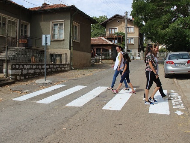 Обновиха пешеходни пътеки в Драгоман