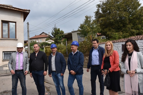 Със символична първа копка започна проекта за реконструкция и доизграждане на водопроводната мрежа в Драговищица