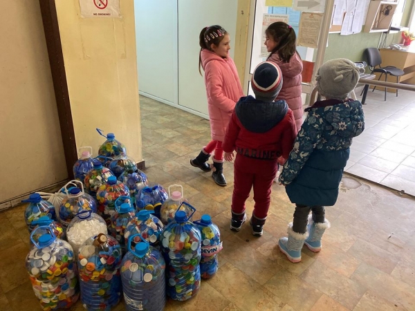 Децата от ДГ „Пролет“ -гр. Костинброд събират капачки за благотворителност