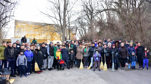 Стотици доброволци се включиха в почистването на парк „Хижата” и велоалеята във Враца
