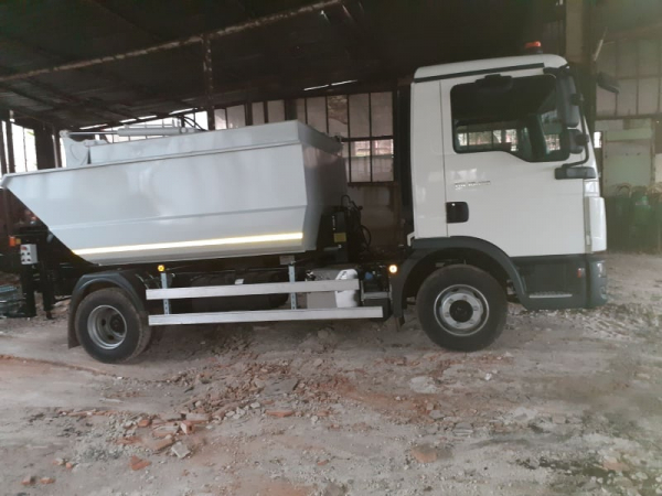 Община Своге с чисто нов смето-събиращ камион за зелени отпадъци