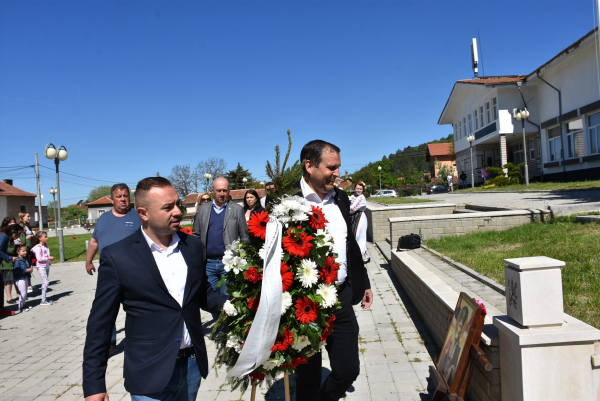 Литийно шествие в село Драговищица по случай Ден на Европа, Ден на Победата и църковния празник на Св. Николай Мирликийски Чудотворец (снимки)