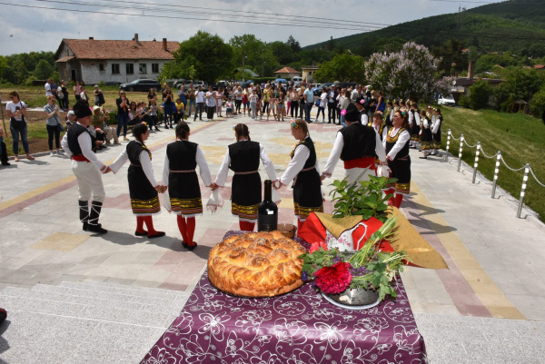 Община Костинброд отбеляза 24 май на обновения площад в Чибаовци