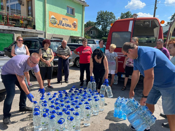 Проведе се кампания за снабдяване с бутилирана вода жителите на село Чибаовци