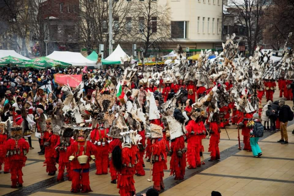 Aнсамбъл „Хоро“ и над 200 сурвакари за втора поредна година ще представят фестивала „Сурва“ в София