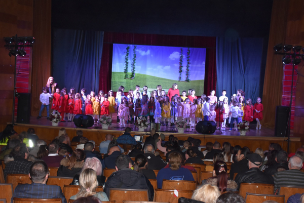Пролетен концерт „Ела изгрей“ в Костинброд – положителни емоции и добро настроение