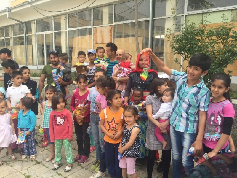 Български Червен Кръст и Община Своге зарадваха 200 деца за 1-ви юни