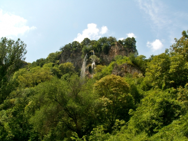 Водопад Полска Скакавица – красив, пълноводен и достъпен по всяко време