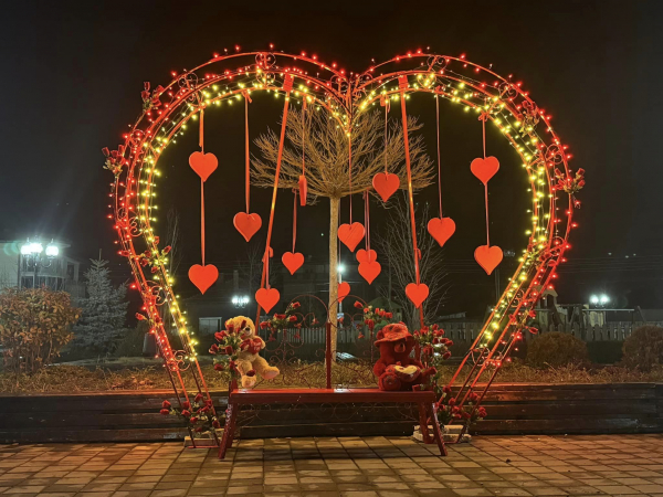 В Костинброд: Красива арка във формата на сърце очаква всички влюбени 