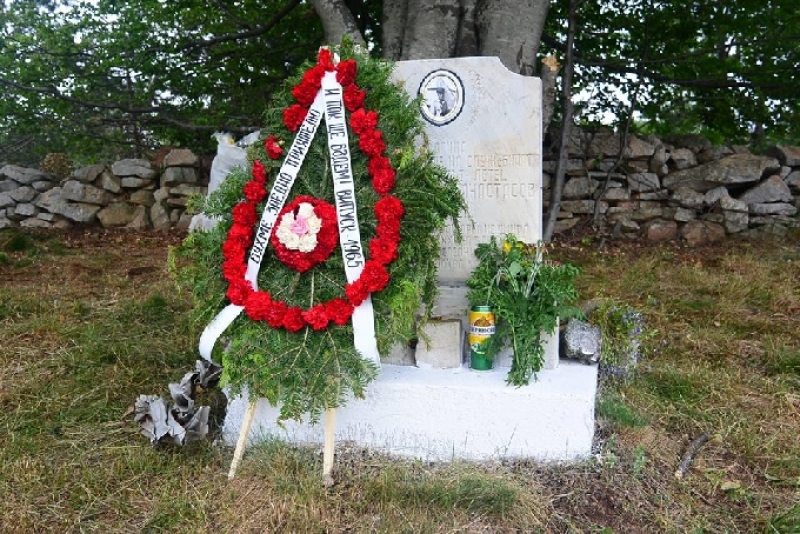 Реставрация на надгробната плоча на летеца Лазар Анастасов