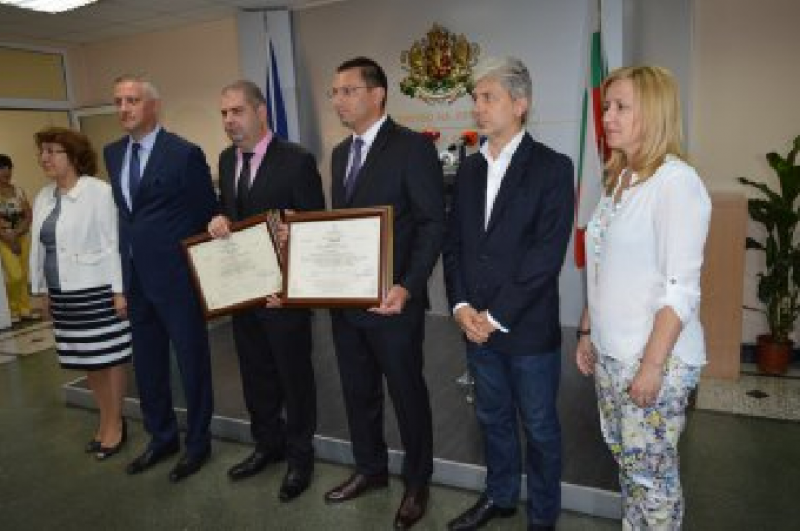 Министър Божидар Лукарски връчи инвестиционни сертификати на „Дриймс транс“ и “ВАК ИНВЕСТ“ за проекти, които ще се реализират в индустриална зона Божурище 