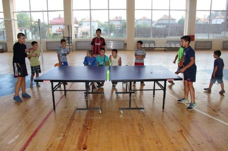Любомир Любомиров при децата и Ненад Стоянов при възрастните са първите победители в турнира по тенис на маса, организиран по повод деня на Драгоман