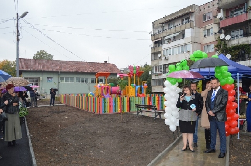 В Костинброд бе открита многофункционална детска площадка
