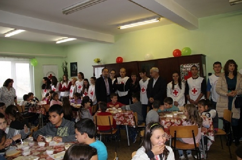 Стартира проектът „Топъл обяд“ за децата от начален курс в СУ „Христо Ботев“  гр. Драгоман