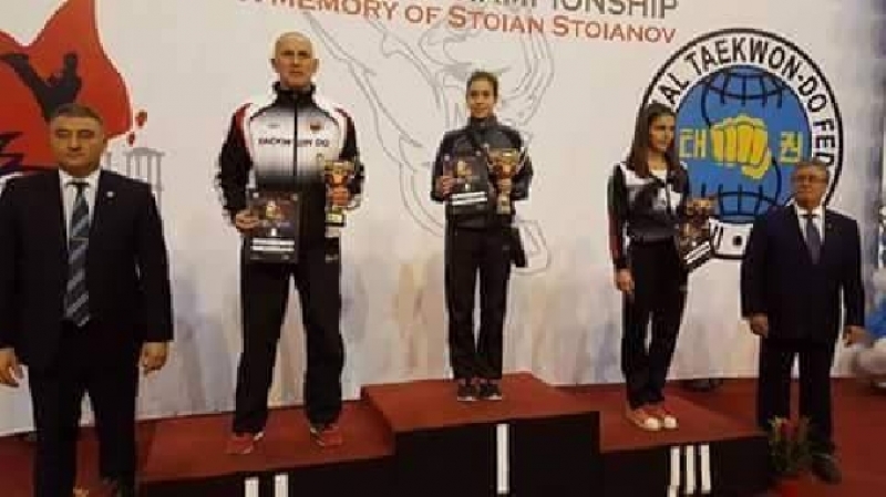 Малката Йоана от Божурище с все по-големи успехи и златен медал в най-големия международен турнир по Таекуондо в България