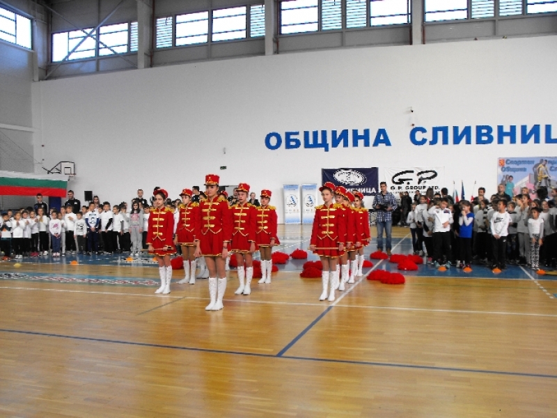 „Спорт и приятелство“ в деня на спорта в „Арена Сливница“
