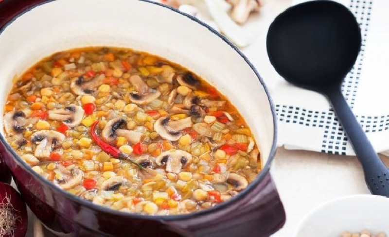 Ароматна зеленчукова супа с нахут
