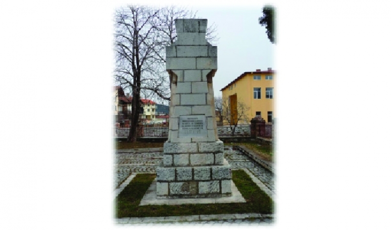 Паметникът-костница в черквата на град Сливницa