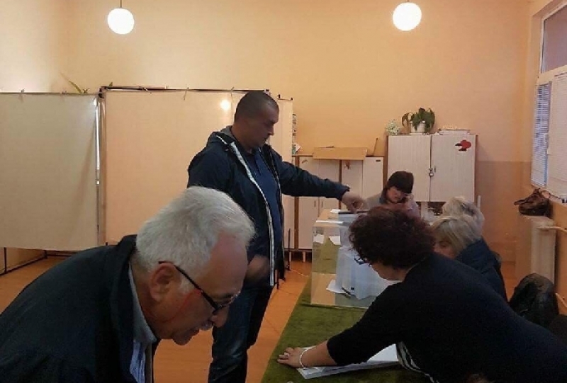 Кметът на сeло Петърч даде своя вот в предсрочните парламентарни избори