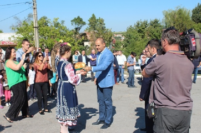 Откриха новоизградена детска площадка и първия саниран блок в Годеч 