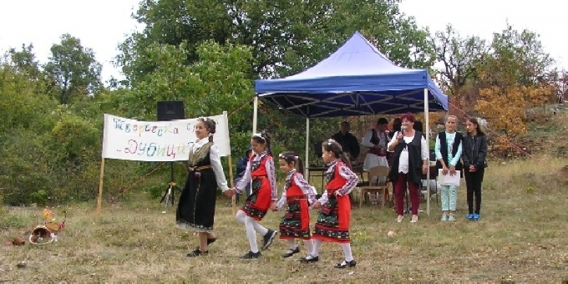 Празник край вековната „Дъбица“ в с. Бърложница