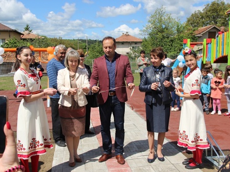 На нова детска площадка ще се радват най-малките жители на Драгоман