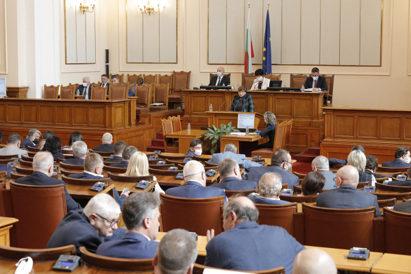 Парламентът прие на първо четене промените в Закона за здравето, свързани с мерките след края на извънредното положение