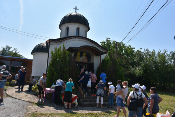 По случай храмовия празник на параклиса в село Царичина бе раздаден курбан за здраве и благополучие