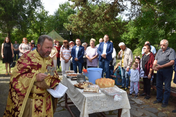 В Опицвет почетоха Света Неделя