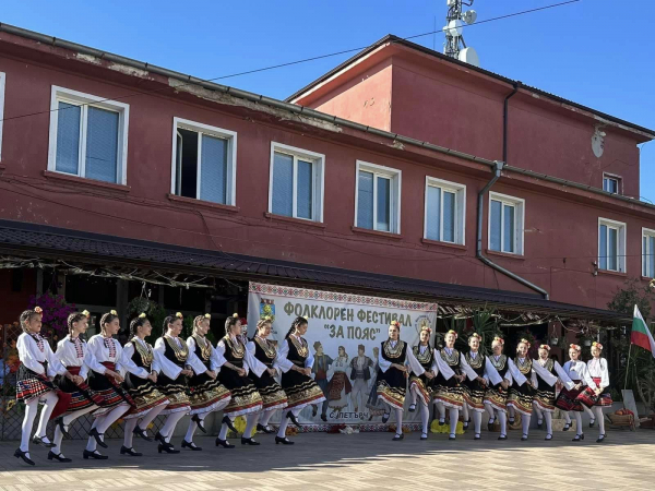 Фолклорния фестивал „За пояс“ изпълни село Петърч с красотата и богатството на българския фолклор